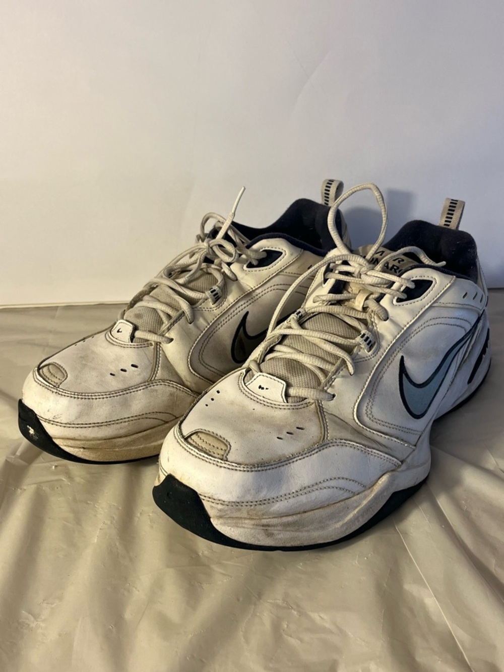 Nike men’s size 14 air monarchs white with blue trim cross trainers